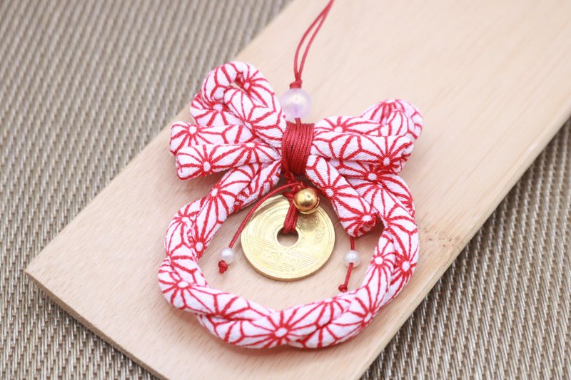 【开运御守】日本手工制作 五圆硬币 × 红色缩缅布蝴蝶结 和风饰 - 挂绳/吊绳 - 棉．麻 