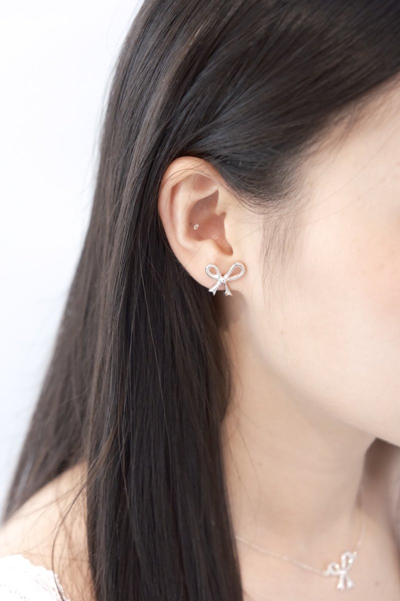 蝴蝶结系列－小蝴蝶结耳环 - 耳环/耳夹 - 银 银色