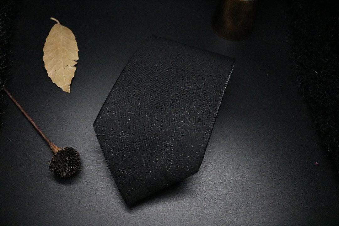 经典黑银丝领带/真丝型男雅痞necktie - 领带/领带夹 - 丝．绢 黑色