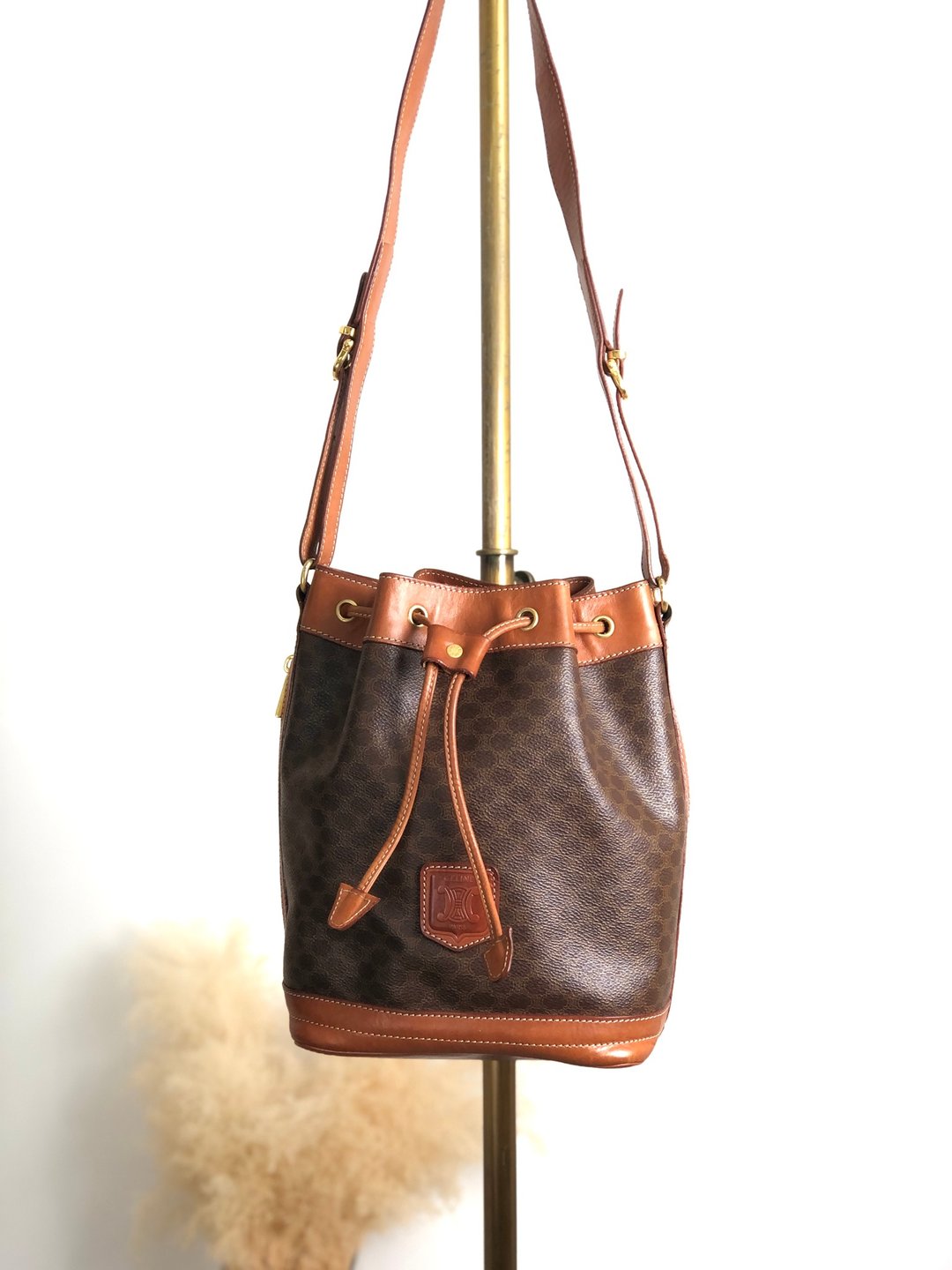 【日本直送 名牌中古包】CELINE  સੇલેન 侧背包 棕色 经典标志 PVC 皮革 束口式 vintage 旧款 75h5fk - 侧背包/斜挎包 - 防水材质 咖啡色