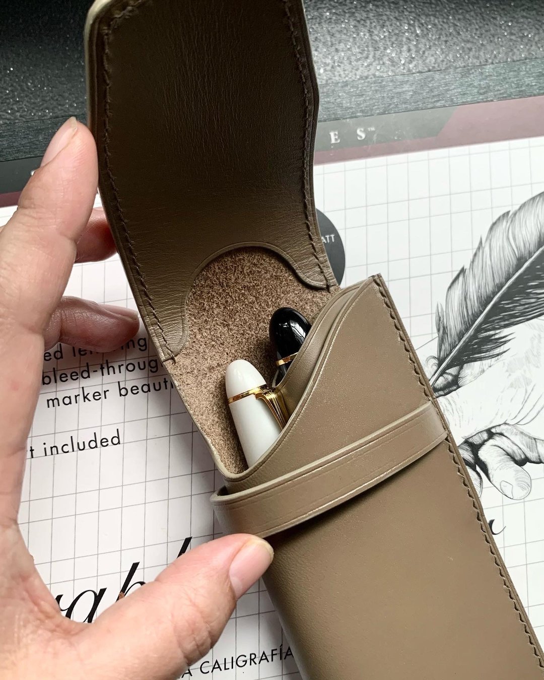 Custom Pen Sleeve with 2 slots pen function. - 笔筒/笔座 - 真皮 灰色