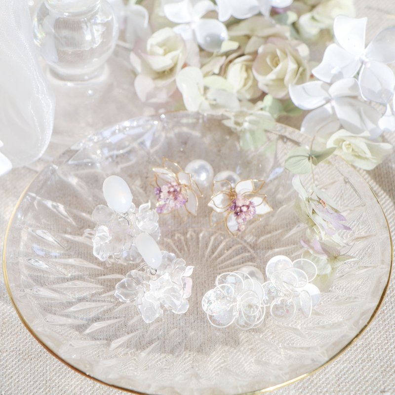 Goody Bag - 初生 / 白色系耳环三入 - 耳环/耳夹 - 树脂 白色