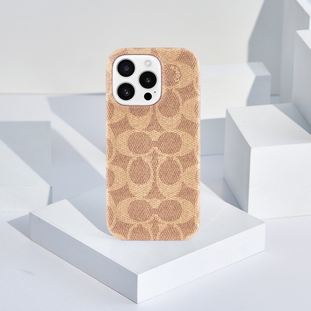 【COACH】iPhone 16 系列 精品防摔手机壳 经典卡其大 - 手机壳/手机套 - 其他材质 咖啡色