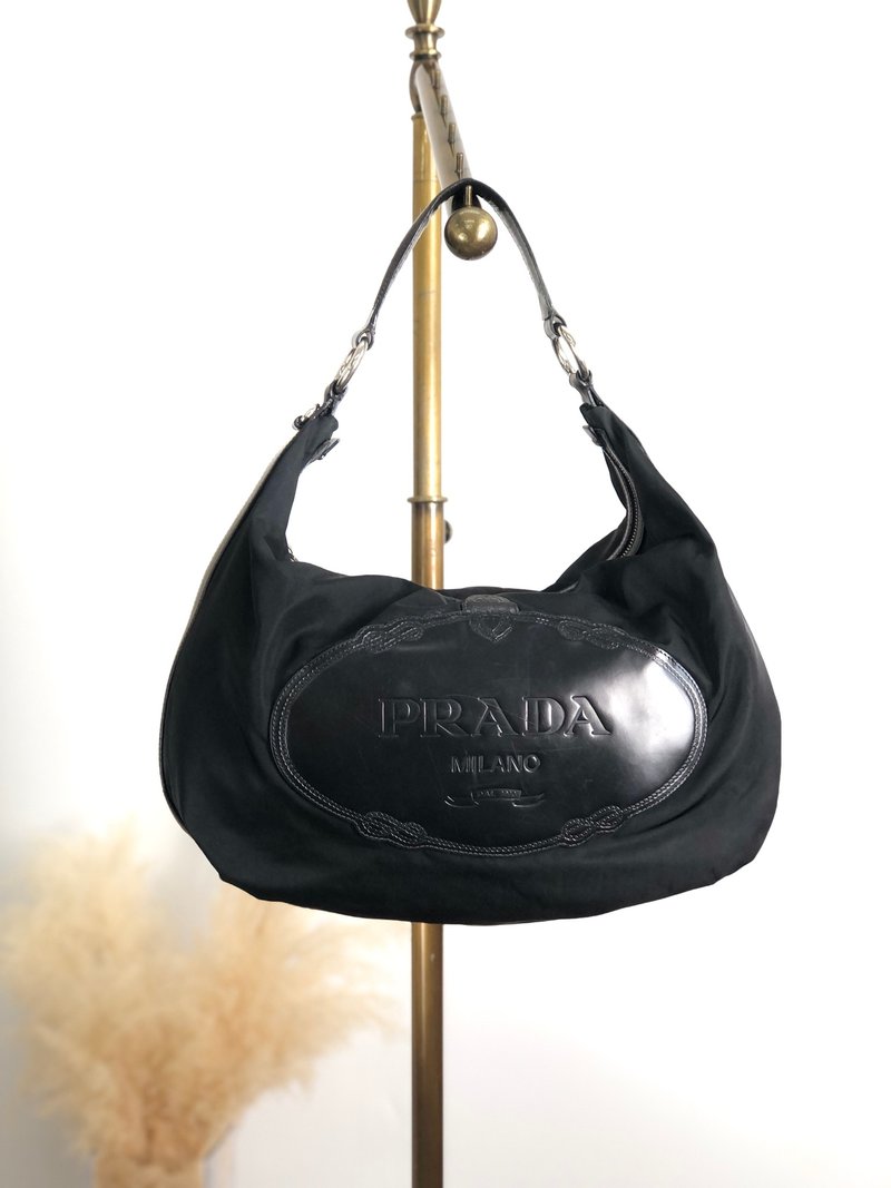 【日本直送 名牌中古包】PRADA 普拉达 黑色 压印 Logo 尼龙皮革 腋下包 vintage 古董 4dghwb - 侧背包/斜挎包 - 尼龙 黑色