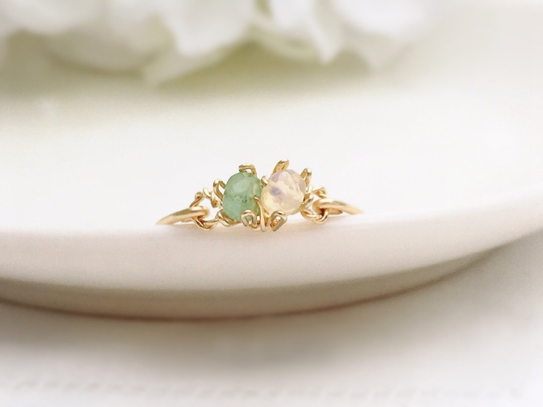 Sweet antique - emerald and opal tatezume style wire ring - 戒指 - 宝石 绿色
