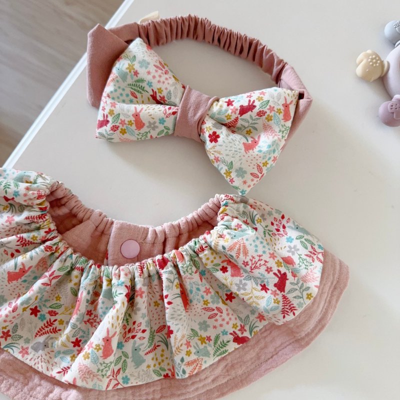 粉薄荷草兔 天然染色 公主围兜+发带 弥月礼盒 满月礼 新生儿礼物 - 满月礼盒 - 棉．麻 