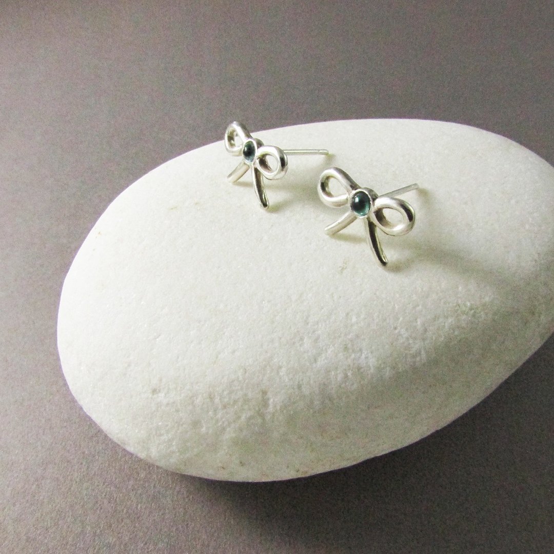 bow moonstone earring_蝴蝶结月光石耳环 | 925银 设计师手作 - 耳环/耳夹 - 宝石 透明