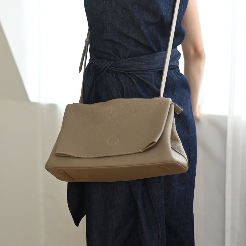 简约片状包盖-肩背方包-灰色 - 侧背包/斜挎包 - 真皮 灰色