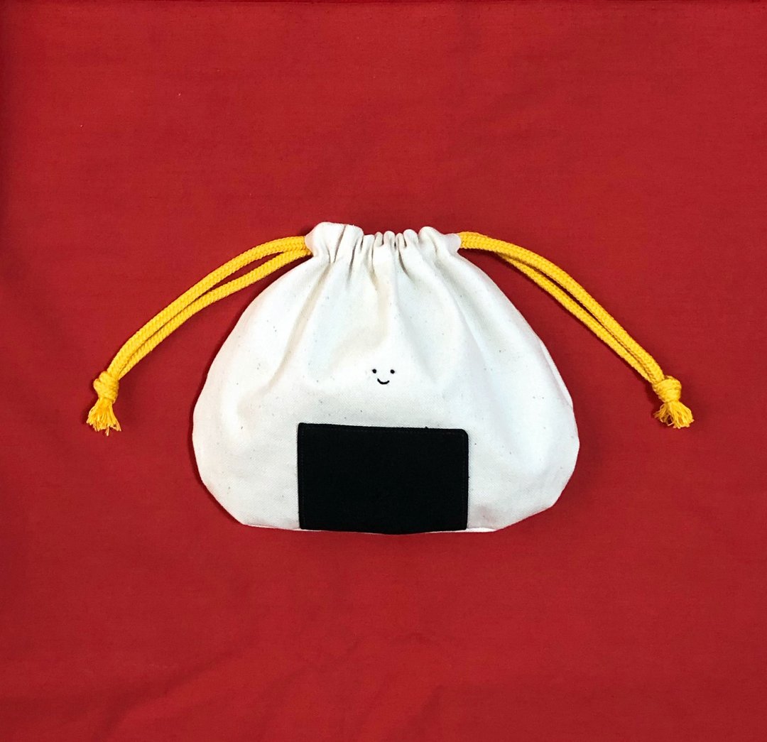 Onigiri-kun drawstring pouch [yellow] - 化妆包/杂物包 - 棉 白色