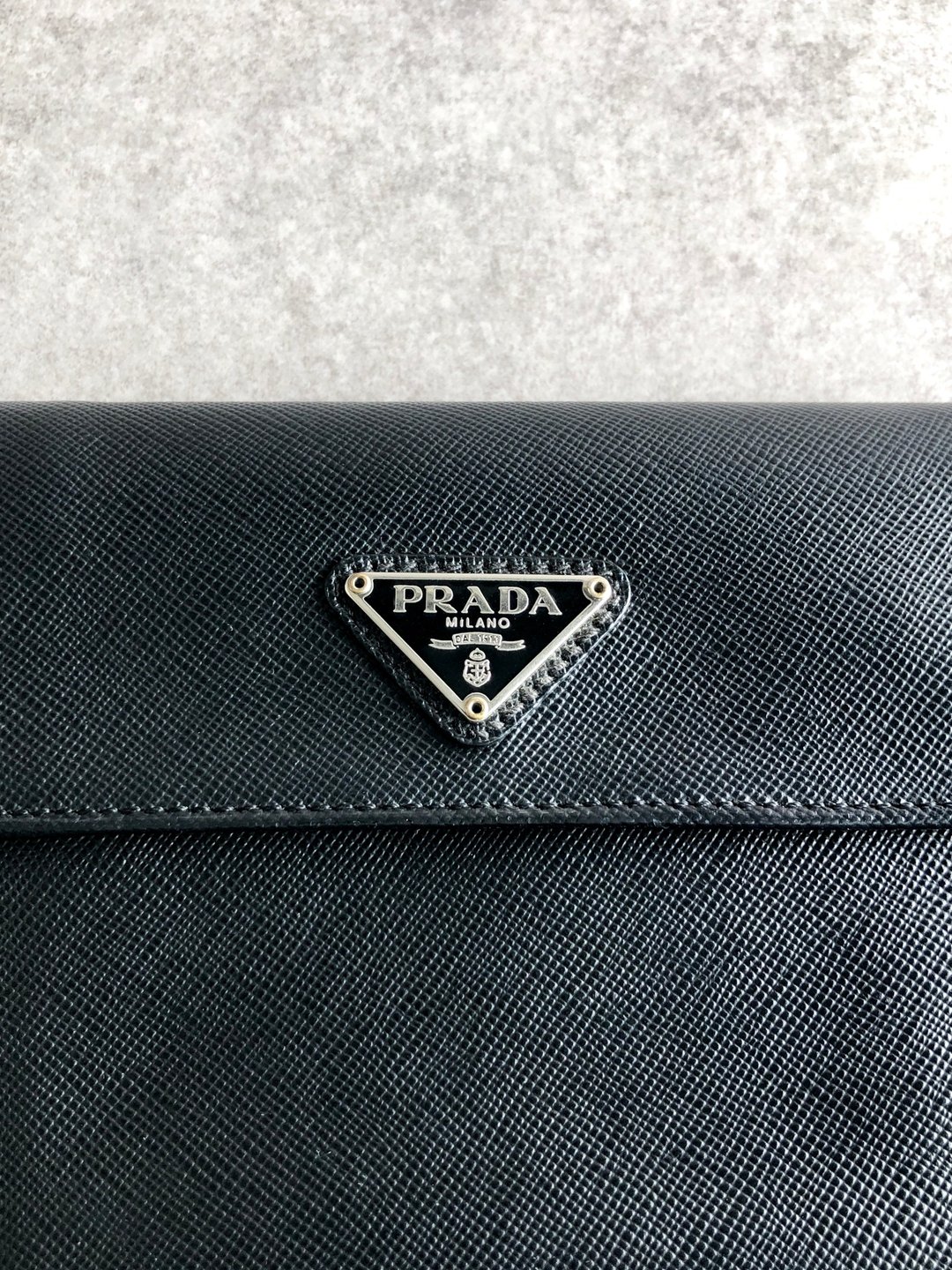 【日本直送 品牌二手包】PRADA普拉达钱包黑三角标志Saffiano对折钱包复古 pbcupt - 皮夹/钱包 - 真皮 黑色