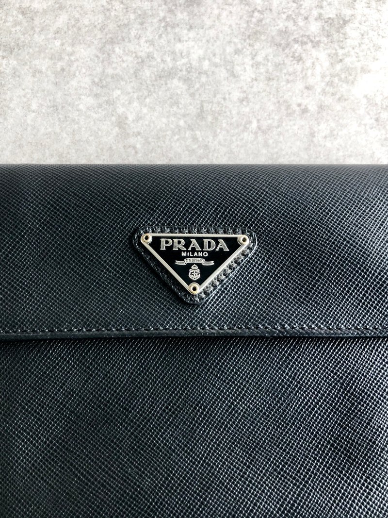 【日本直送 品牌二手包】PRADA普拉达钱包黑三角标志Saffiano对折钱包复古 pbcupt - 皮夹/钱包 - 真皮 黑色