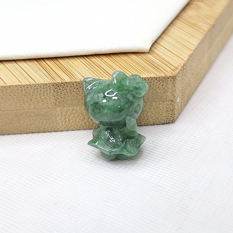 满绿手工雕刻凯蒂猫吊坠 |天然缅甸玉A货翡翠 - 项链 - 玉石 