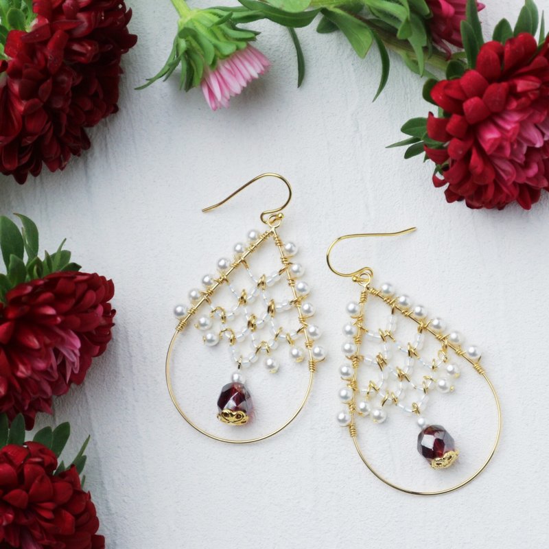 Lacy Earrings / Lace Earrings / Earrings A - 耳环/耳夹 - 玻璃 红色