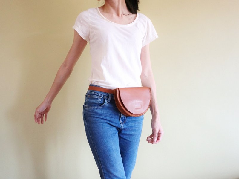 Leather Waist Bag, Minimalist Tan Brown Belt Bag, Half Moon Shape Waist Pouch - 侧背包/斜挎包 - 真皮 咖啡色