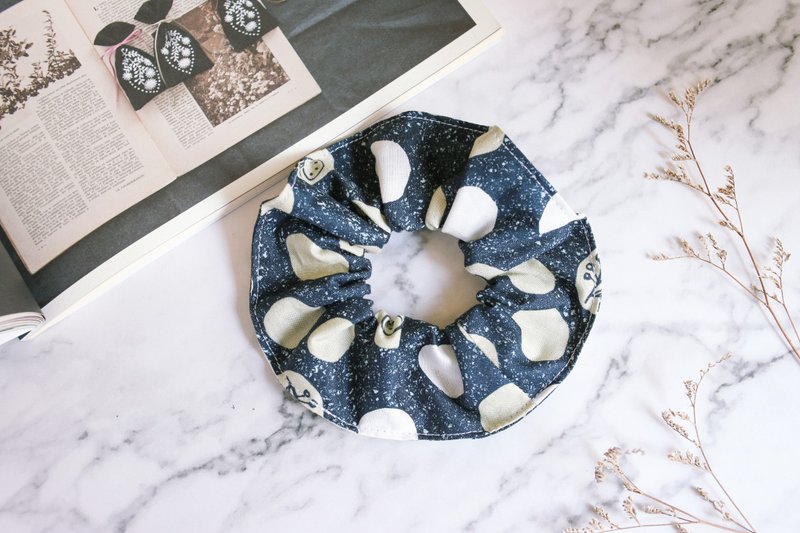 手作发饰。大肠圈。波波点点。蓝 - 发饰 - 棉．麻 蓝色