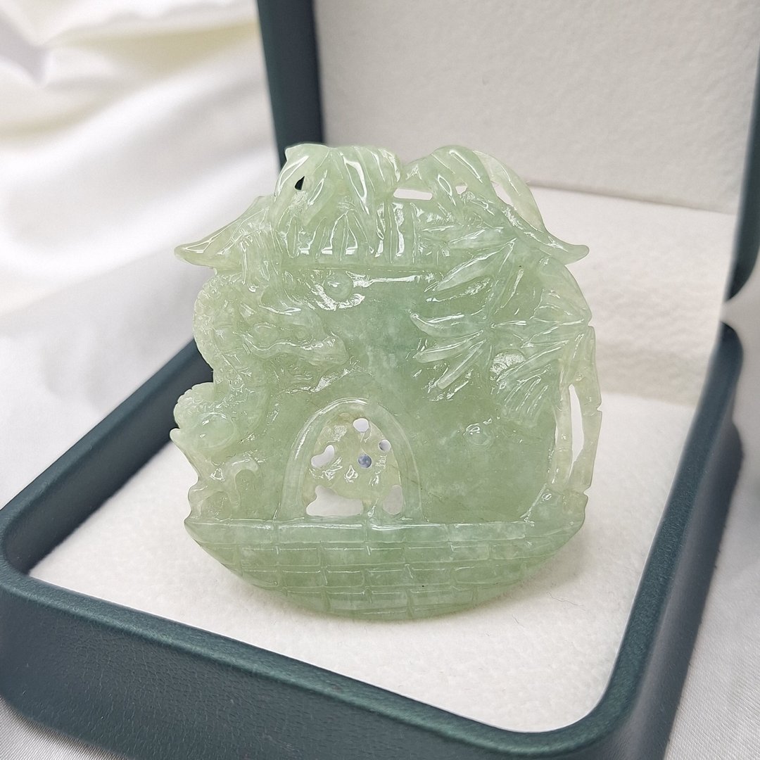 糯冰果绿 镂空府上有龙 龙马精神 吊坠 牌件 | 天然缅甸玉A货翡翠 - 项链 - 玉石 