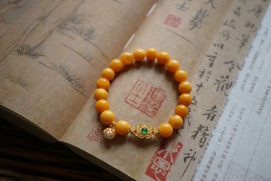 9mm小年份天然鸡油黄蜜蜡 古法银配饰珍珠设计单圈手串s - 手链/手环 - 半宝石 黄色