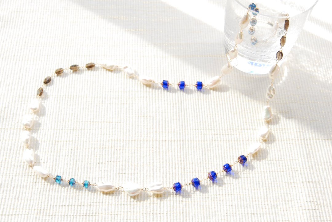 Czech beads and cut stones, pearl necklace 14kgf white x blue - 项链 - 珍珠 蓝色