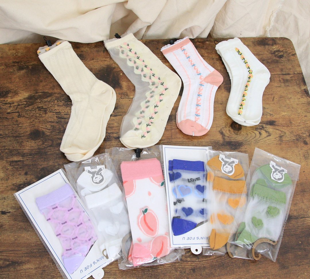 Back to Green- 日系棉袜 花纹 爱心 透肤 //vintage socks - 袜子 - 棉 