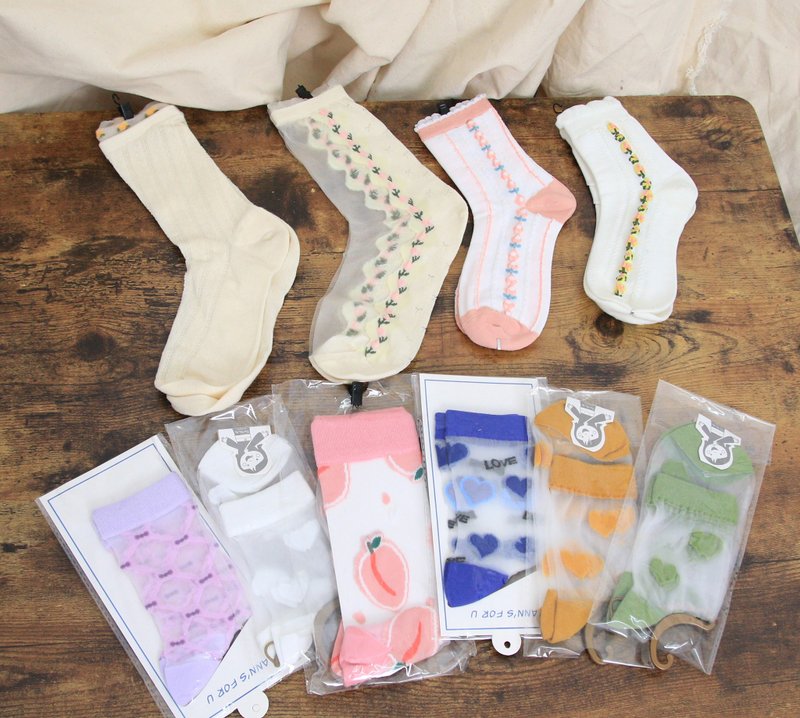 Back to Green- 日系棉袜 花纹 爱心 透肤 //vintage socks - 袜子 - 棉．麻 