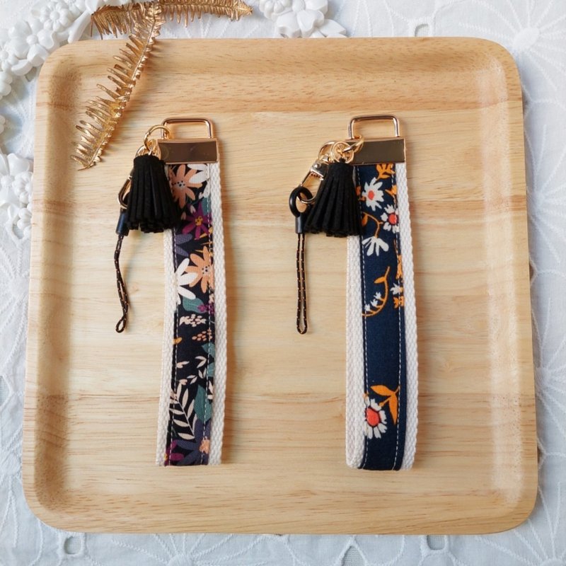 黑色系花布流苏手机防摔手腕带 - 挂绳/吊绳 - 棉．麻 黑色