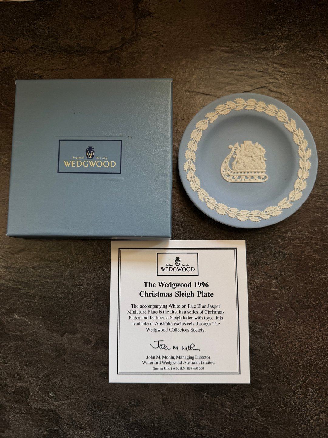 金银宝贝  英国制经典瓷器 WEDGWOOD 1996蓝白圣诞节盘子 - 摆饰 - 其他金属 金色