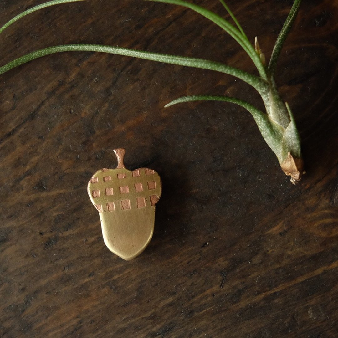 brass brooch acorn check - 胸针 - 其他金属 金色