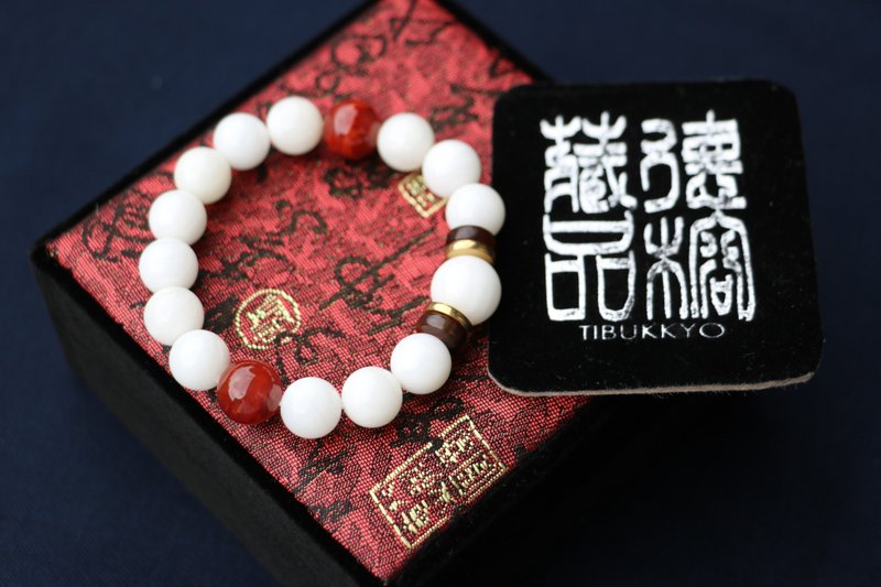 半玉化砗磲 12mm圆珠 搭配火焰纹南红玛瑙 串珠设计 砗磲手链 - 手链/手环 - 贝壳 