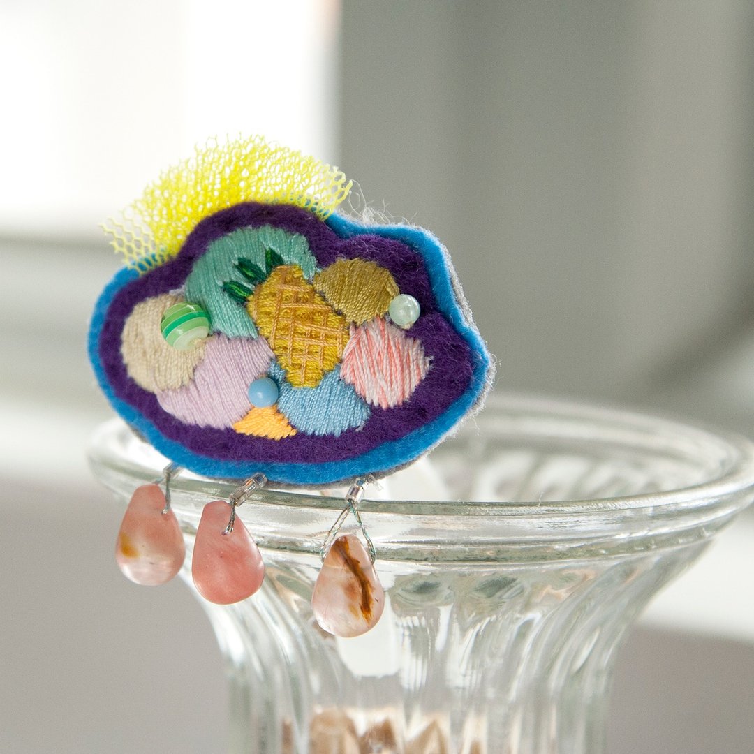 生果小云 手刺繍 别针 - 胸针 - 绣线 黄色