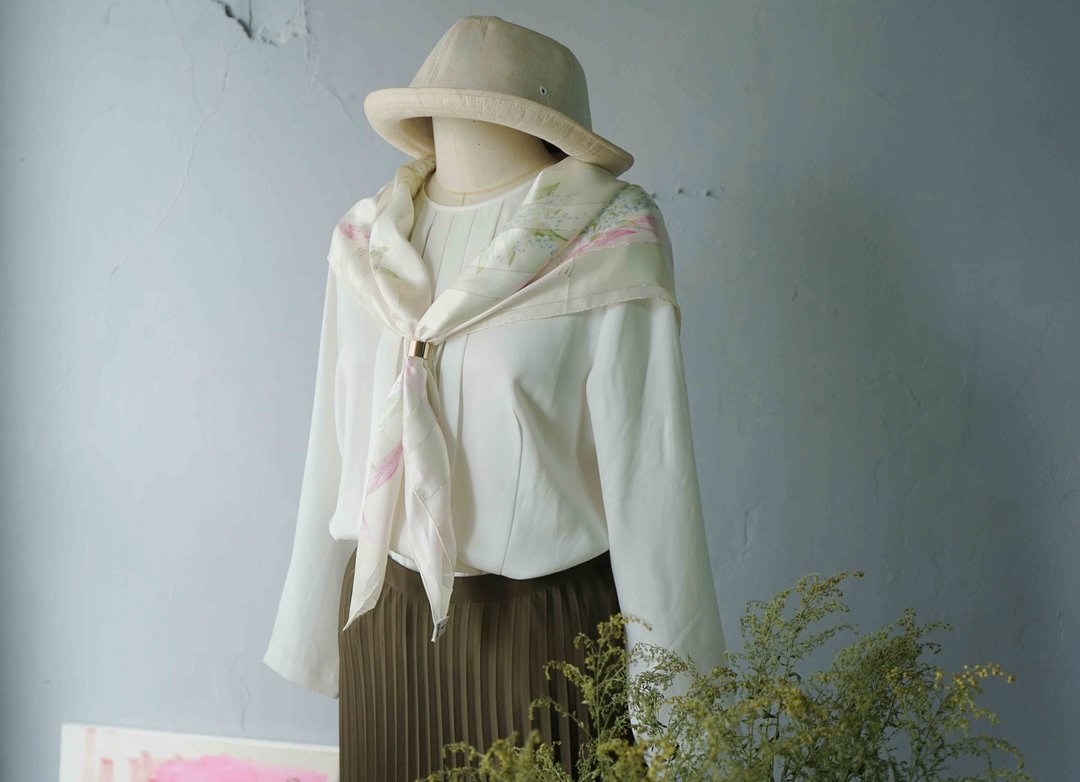 日本杂货-KIMIJIMA日本品牌银白花卉100silk丝巾 - 丝巾 - 丝．绢 白色