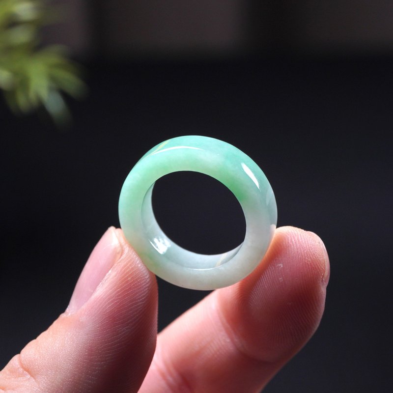 飘阳绿翡翠角戒戒指戒圈 | 国际14围 | 天然缅甸玉翡翠A货 | 送礼 - 戒指 - 玉石 绿色
