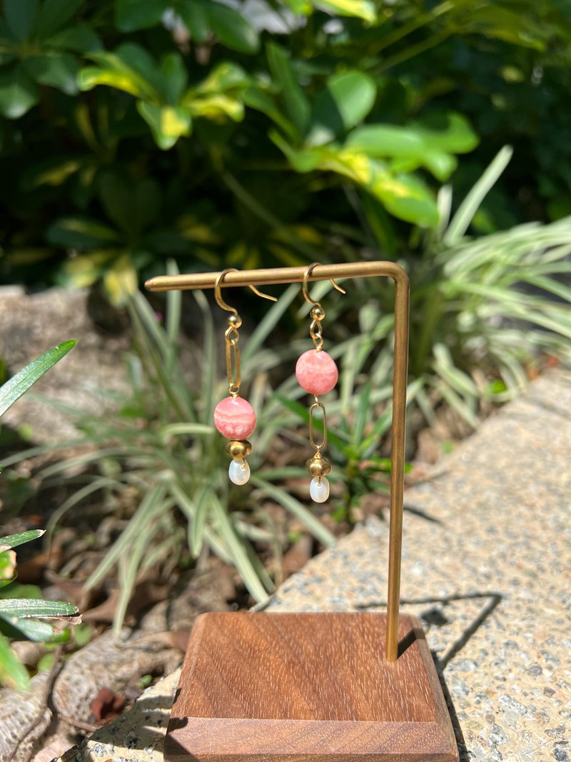 原创 古典 不对称 红纹石 淡水珍珠 耳环 - 耳环/耳夹 - 水晶 金色
