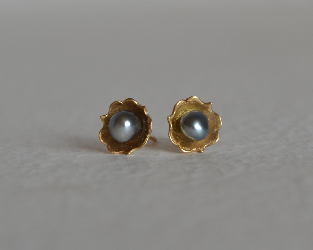 Frill Keshi Pearl Pierce - 耳环/耳夹 - 其他金属 金色