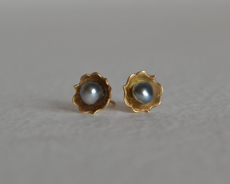 褶边芥子珍珠耳环 - 耳环/耳夹 - 其他金属 金色