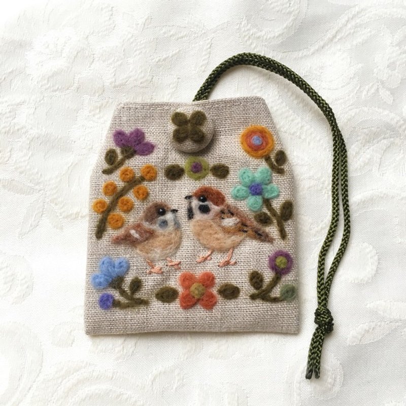 amulet bag of sparrow family - 化妆包/杂物包 - 棉．麻 卡其色
