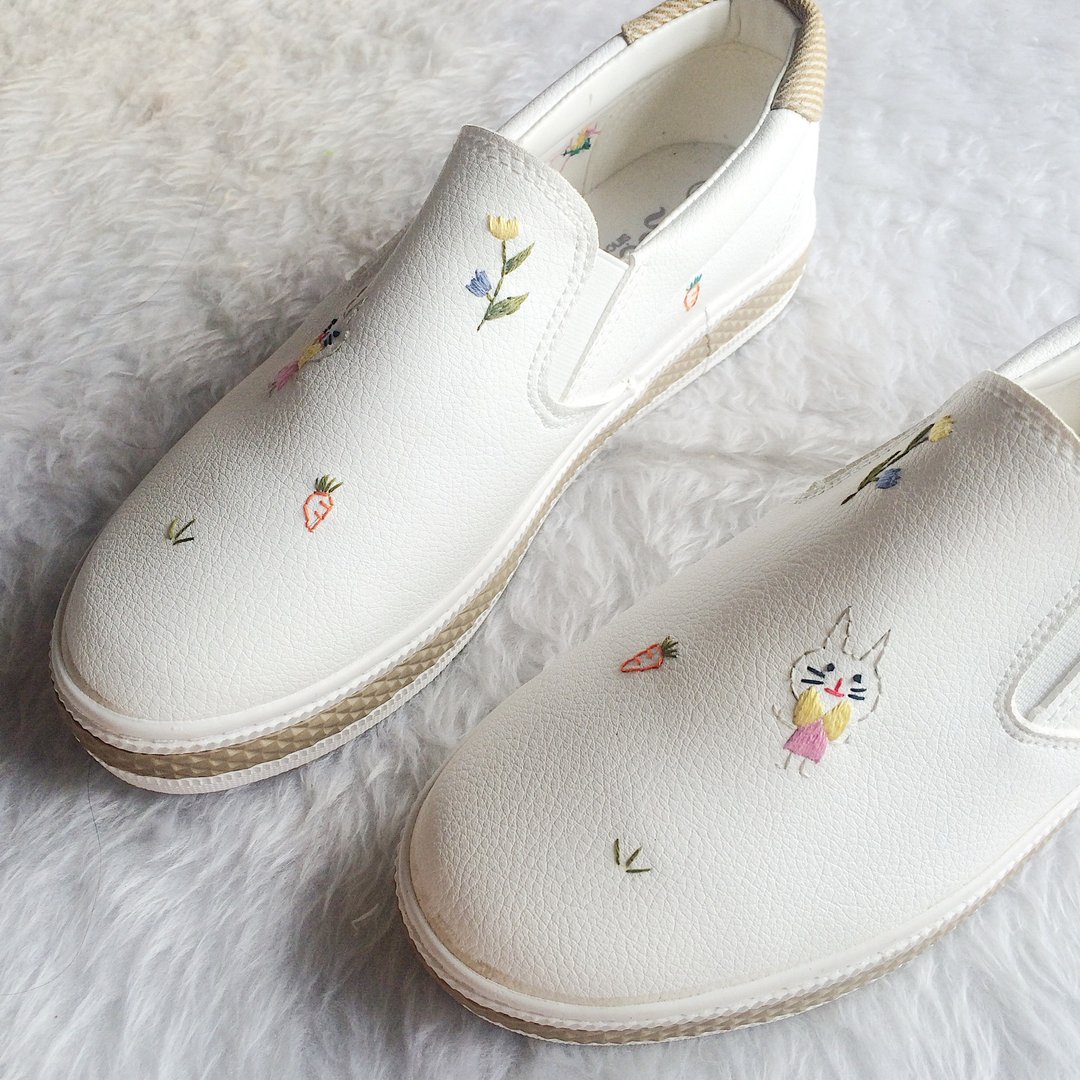 A ribbit in garden (slip-on) - 其他女款皮鞋 - 绣线 白色