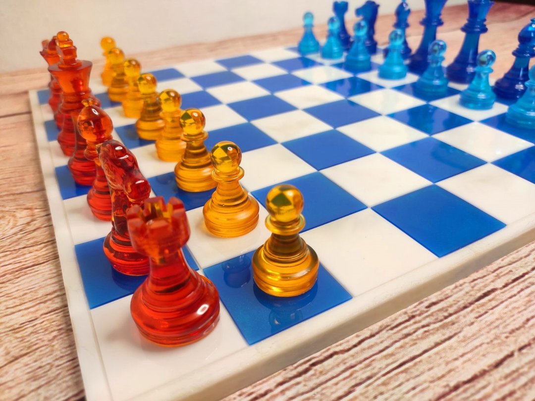 独特的环氧树脂国际象棋套装特大号尺寸 7 厘米 |自定义颜色国际象棋套装 - 桌游/玩具 - 树脂 多色