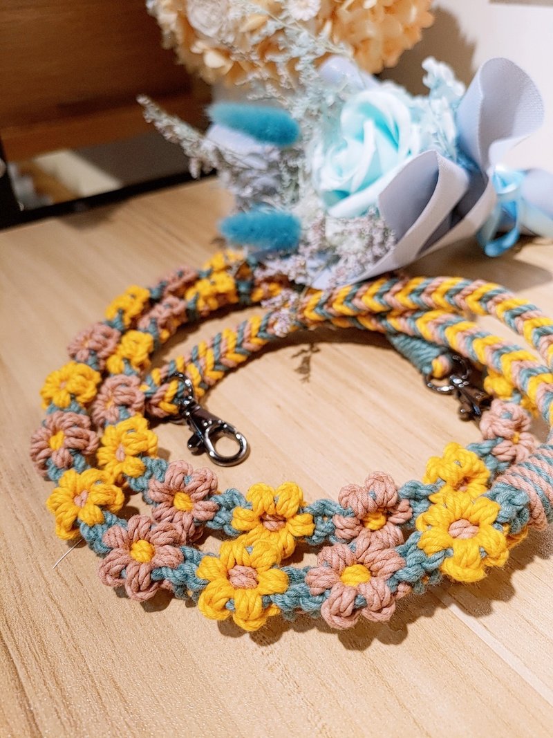 可调/全花固定长度双色花花手机挂绳背带-莫兰迪绿+金黄+干燥玫瑰 - 挂绳/吊绳 - 棉．麻 绿色
