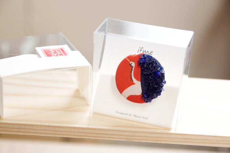 kurumi  brooch - 胸针 - 其他材质 红色