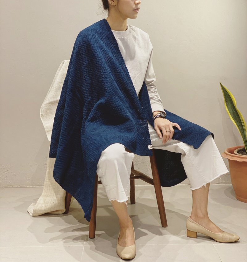 Hand-woven Natural Cotto Blanket Scarf - 围巾/披肩 - 棉．麻 蓝色