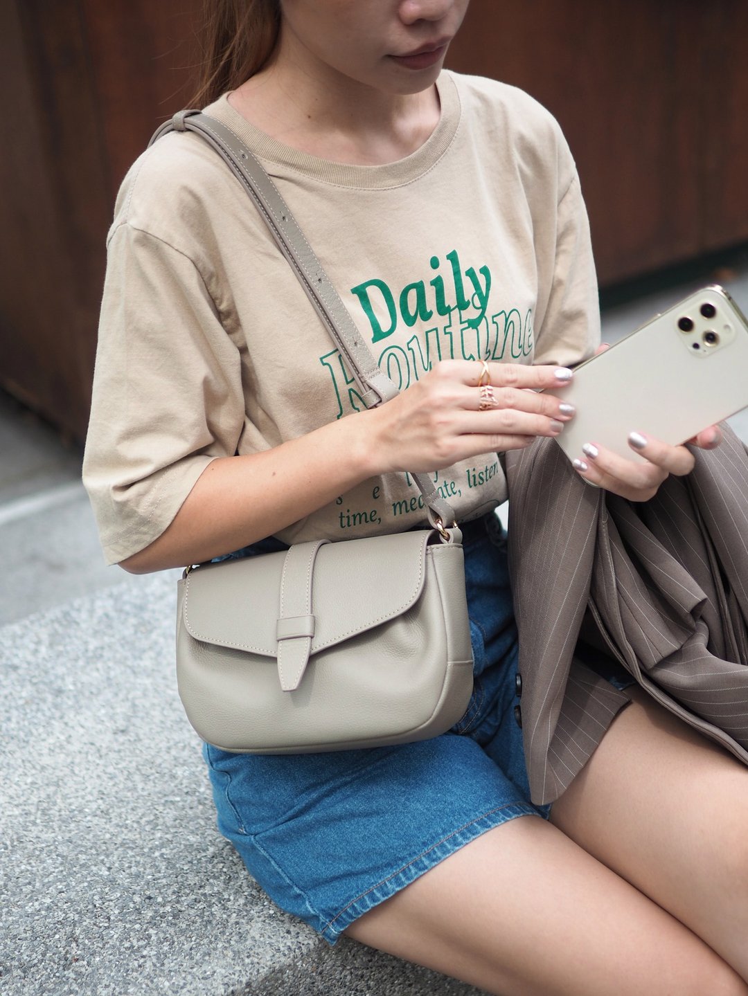 Kate (Walnut brown) : Crossbody bag, Cow Leather , Lightweight bag, Shoulder bag - 手提包/手提袋 - 真皮 灰色
