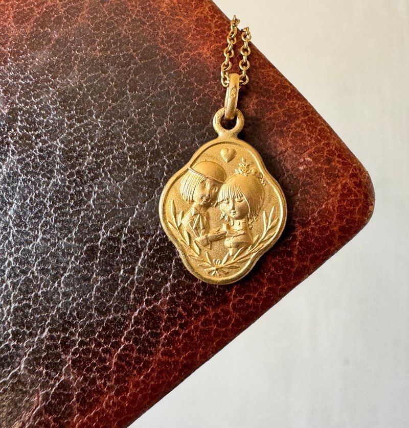 古董1960年代金色小情侣镀金浮雕坠子项链 MURAT CH211 - 项链 - 其他金属 金色