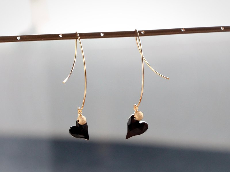 14kgf 石榴石半螺旋耳环 1月诞生石 垂坠耳环 手作饰品 - 耳环/耳夹 - 宝石 黑色