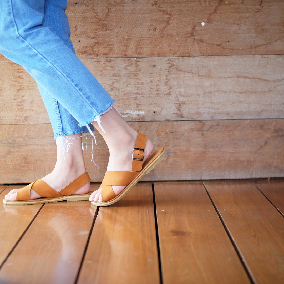 Nubuck leather Cross Strap Sandal Beige / AB002 - 女款休闲鞋 - 真皮 咖啡色