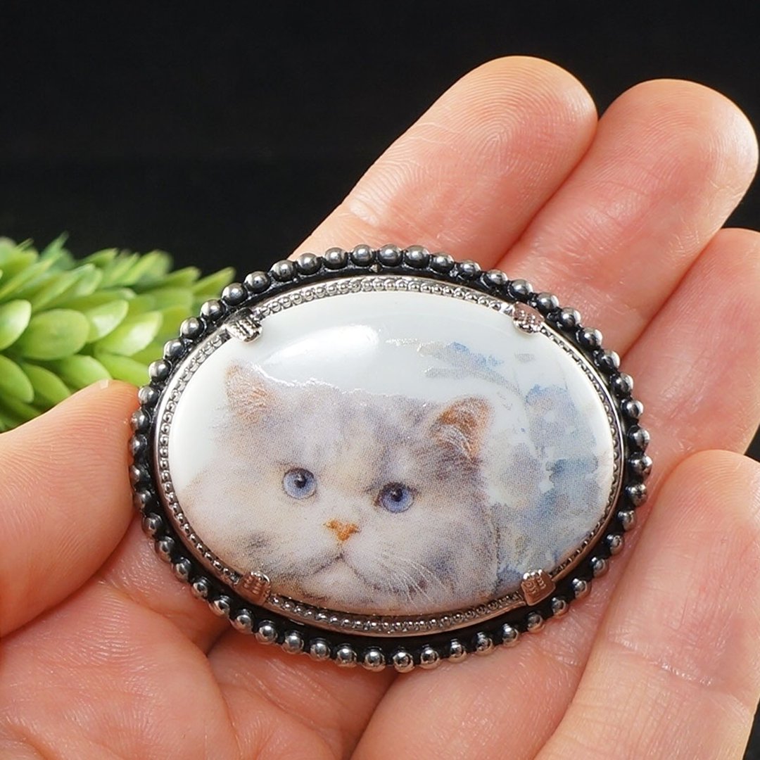 Cat Kitten Porcelain Cameo Pin Brooch Beige Blue White Cat Brooch Woman Jewelry - 胸针 - 瓷 灰色