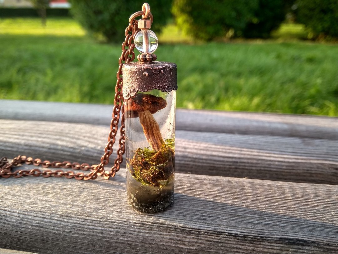 Mushroom necklace 蘑菇項鍊 - 项链 - 树脂 咖啡色