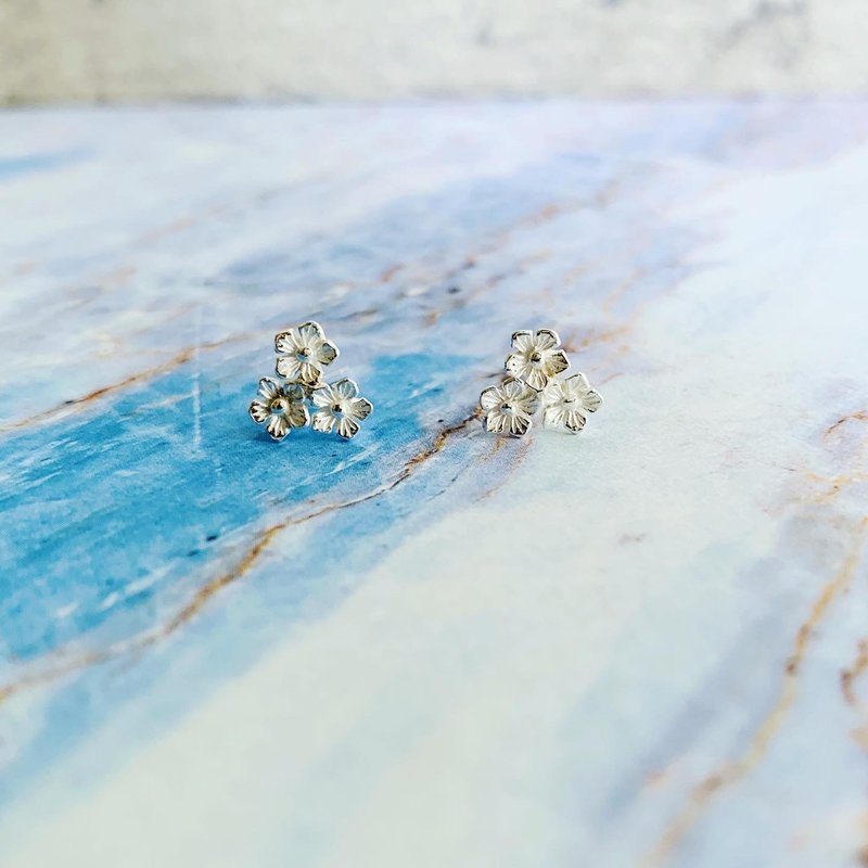 925纯银 【 花系列 小花团锦簇耳针】 - 耳环/耳夹 - 纯银 银色