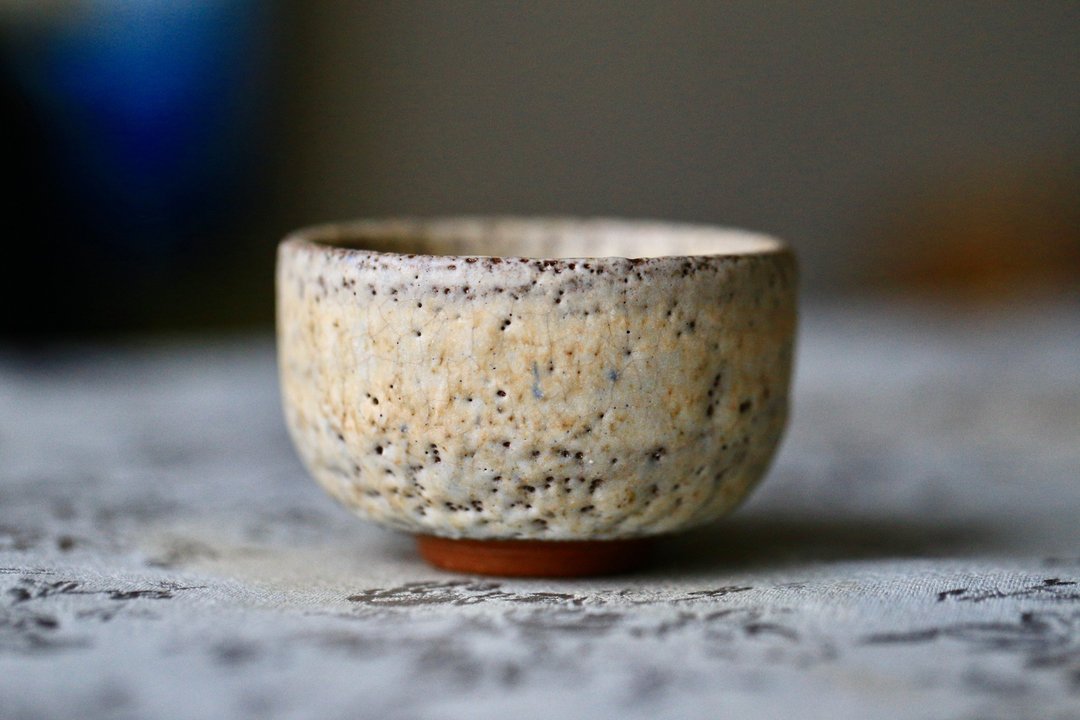 【 灰釉 】微虫蛀 茶酒陶杯 三月黄 白里带蓝 - 茶具/茶杯 - 陶 黄色