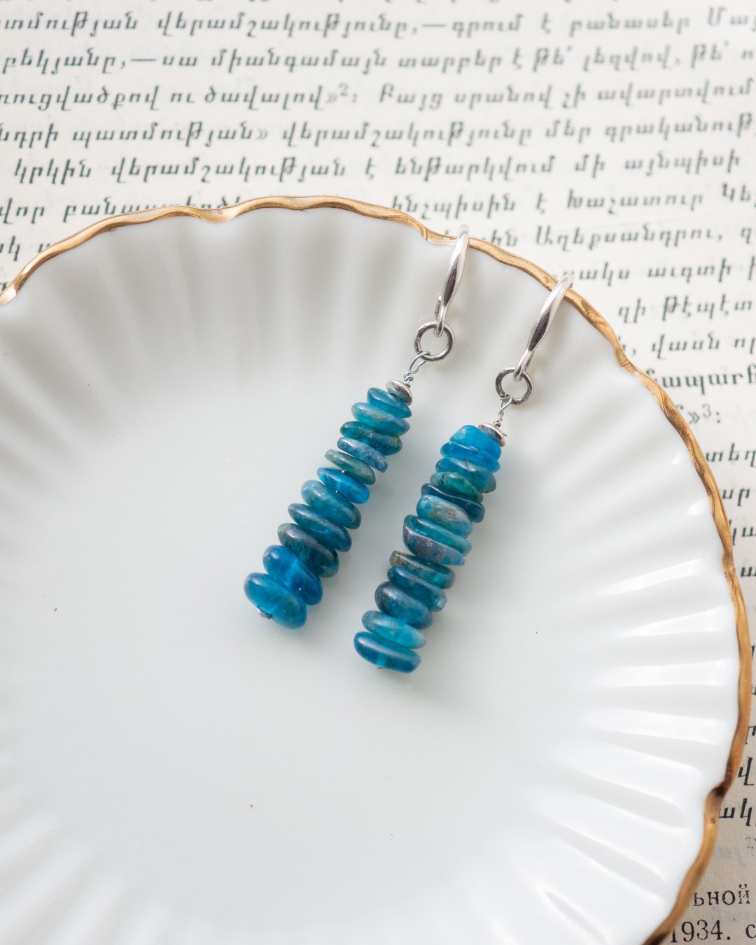 Raw Apatite Earrings, 925 Silver, November Birth Crystal, Gift for Scorpio - 耳环/耳夹 - 宝石 蓝色