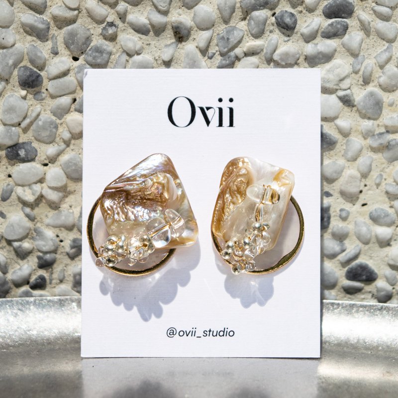 薄暮光环・天然贝壳 X 金属框镜贝耳环  手作设计 - 耳环/耳夹 - 贝壳 金色